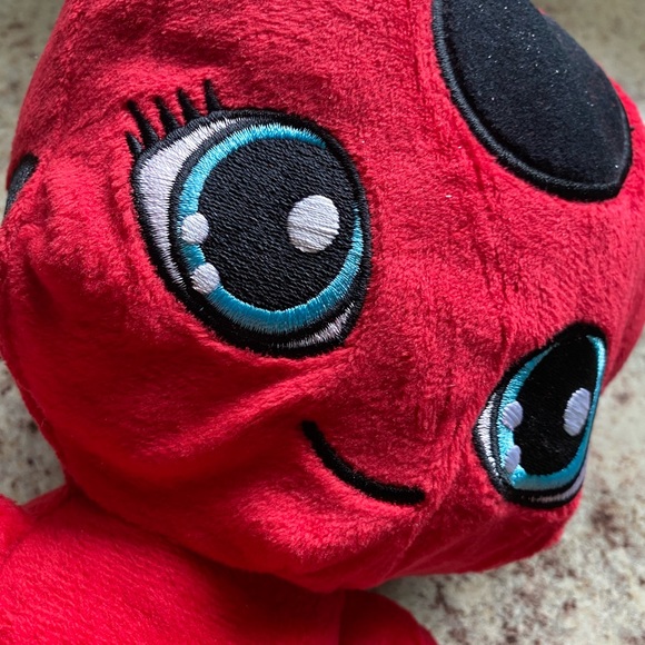 Tikki Plush 10” Miraculous Ladybug - Picture 3 of 4